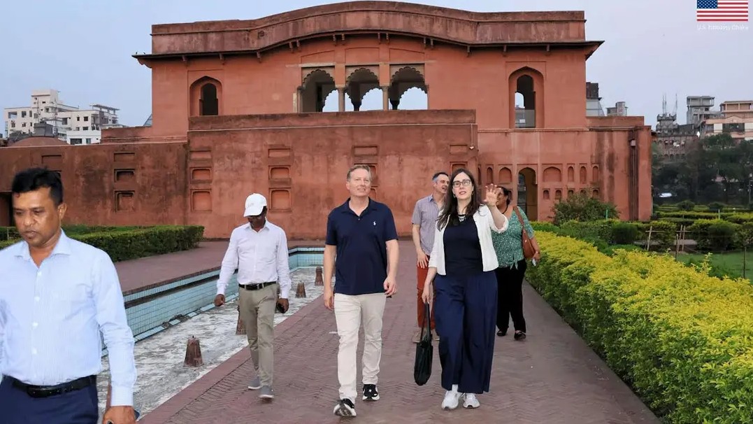 লালবাগ কেল্লা পরিদর্শন করেছেন মার্কিন বিশেষ দূত